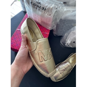 MICHAEL KORS Gold leather flat size 7